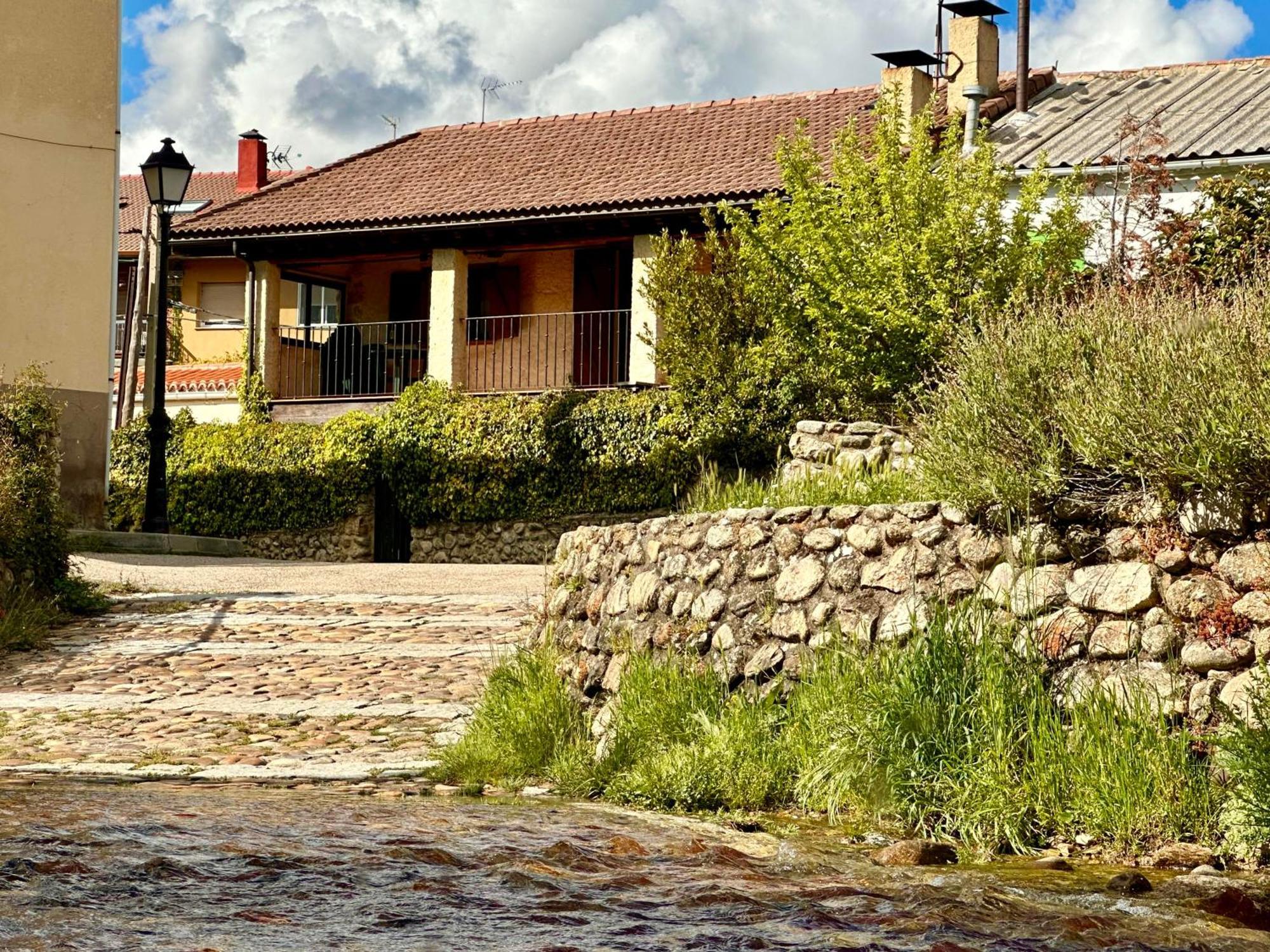 Casas Rurales Valle De El Paular Rascafria Exterior photo